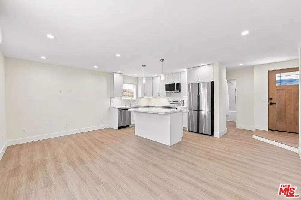 20212 W Gault Street Winnetka, CA 91306