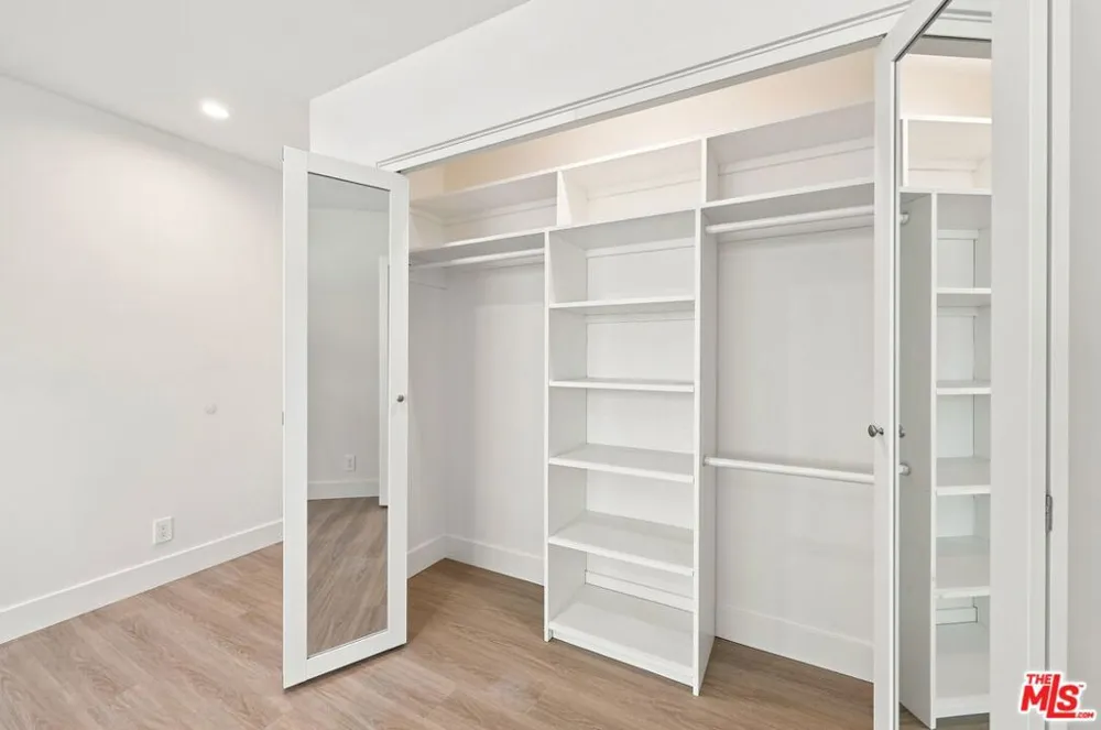 20212 W Gault Street Winnetka, CA 91306