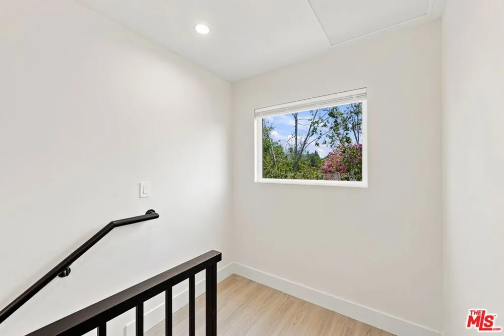 20212 W Gault Street Winnetka, CA 91306