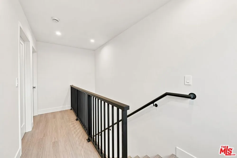 20212 W Gault Street Winnetka, CA 91306
