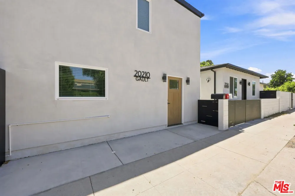 20212 W Gault Street Winnetka, CA 91306
