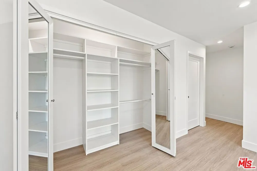 20212 W Gault Street Winnetka, CA 91306