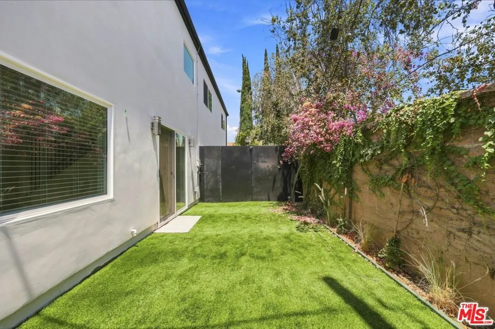 20212 W Gault Street Winnetka, CA 91306