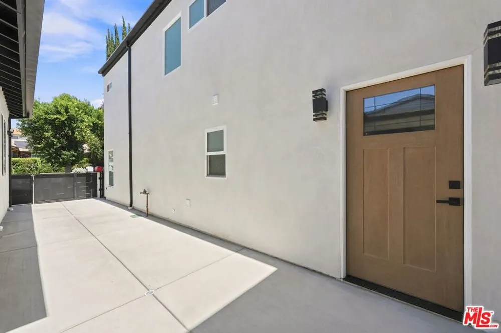 20212 W Gault Street Winnetka, CA 91306