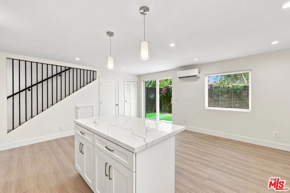 20212 W Gault Street Winnetka, CA 91306