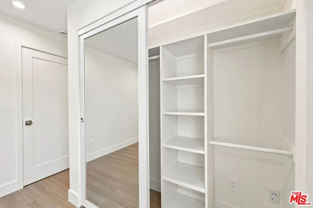 20212 W Gault Street Winnetka, CA 91306