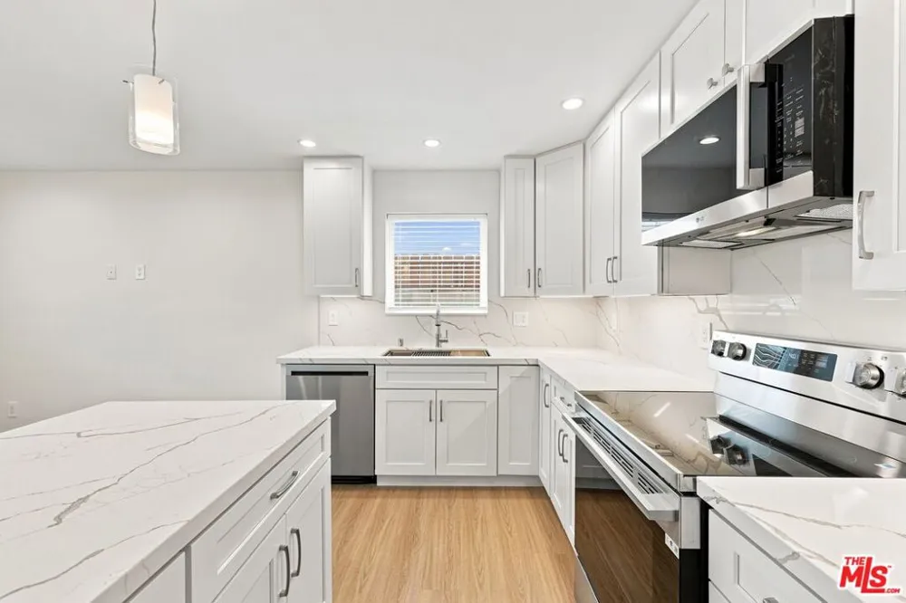20212 W Gault Street Winnetka, CA 91306