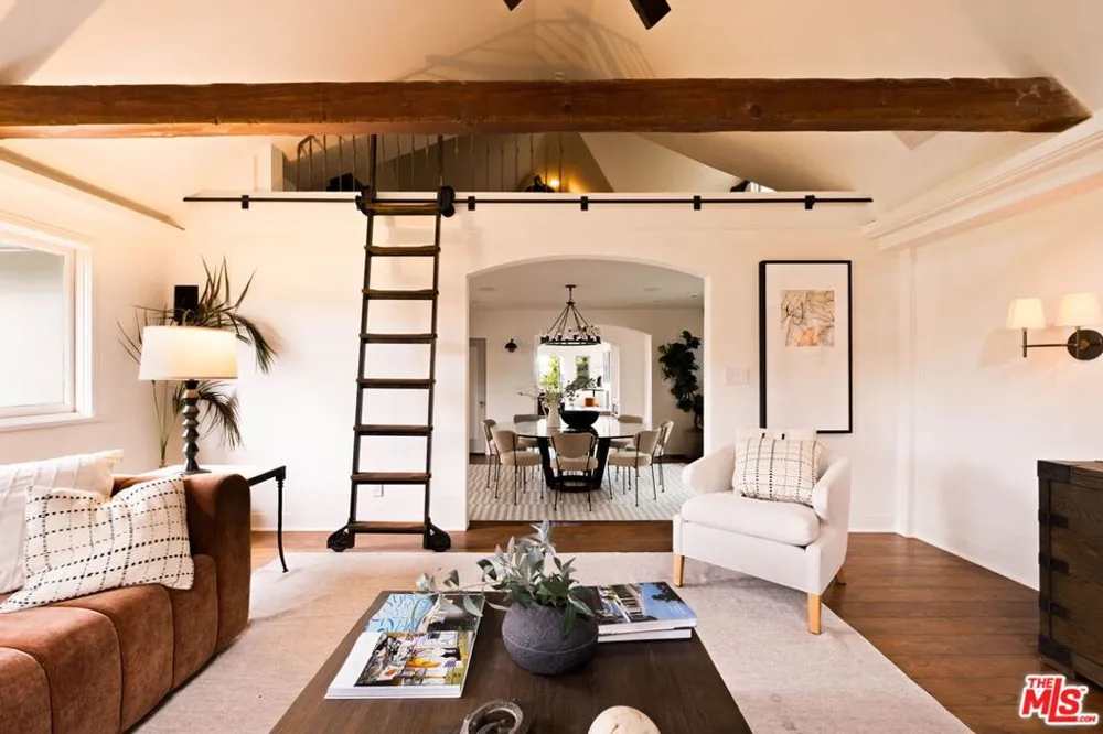 2356 Hollyridge Drive Los Angeles, CA 90068