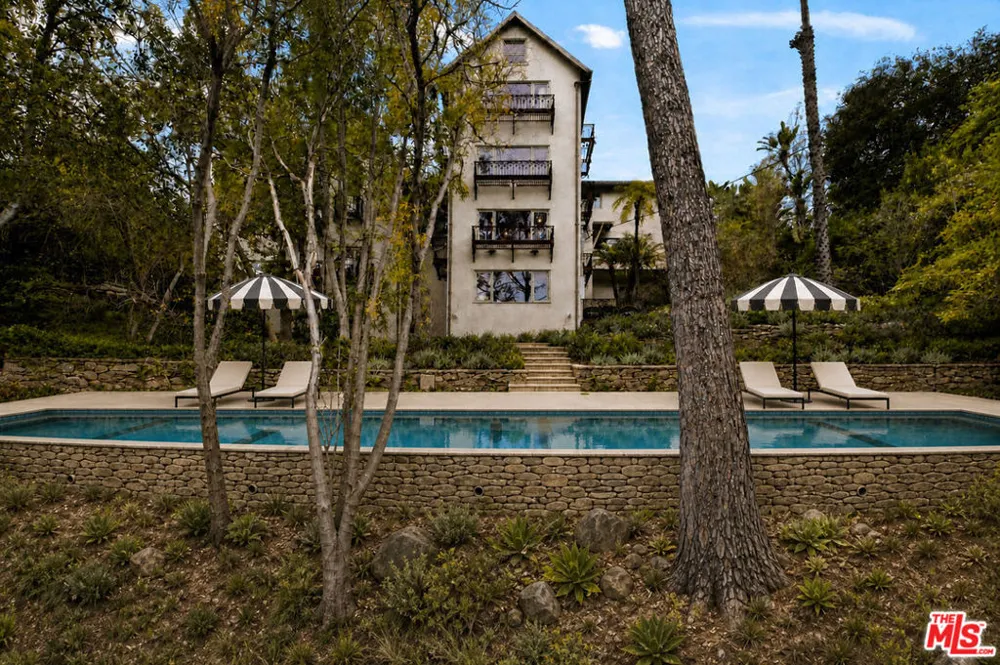 2356 Hollyridge Drive Los Angeles, CA 90068
