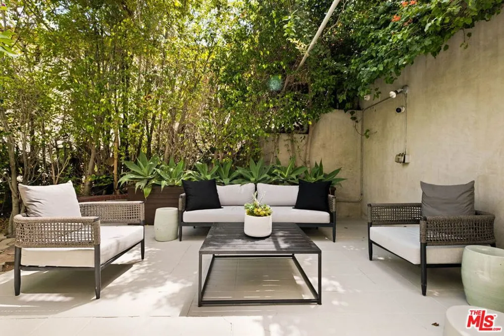 2356 Hollyridge Drive Los Angeles, CA 90068