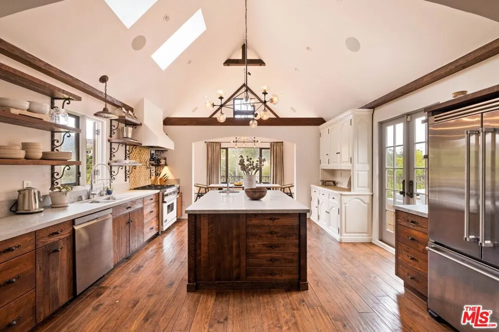 2356 Hollyridge Drive Los Angeles, CA 90068