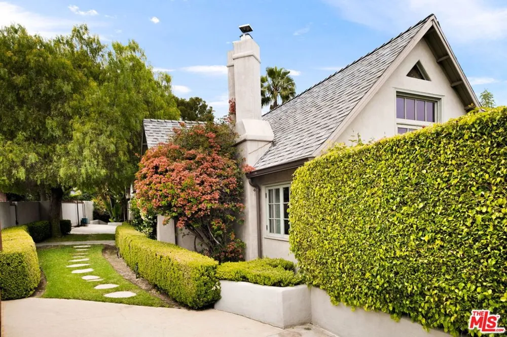 2356 Hollyridge Drive Los Angeles, CA 90068