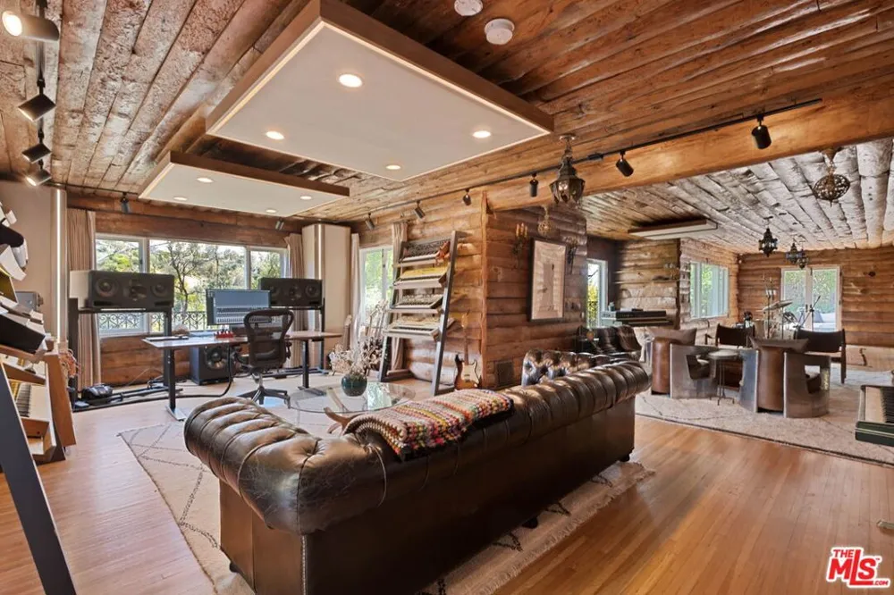 2356 Hollyridge Drive Los Angeles, CA 90068