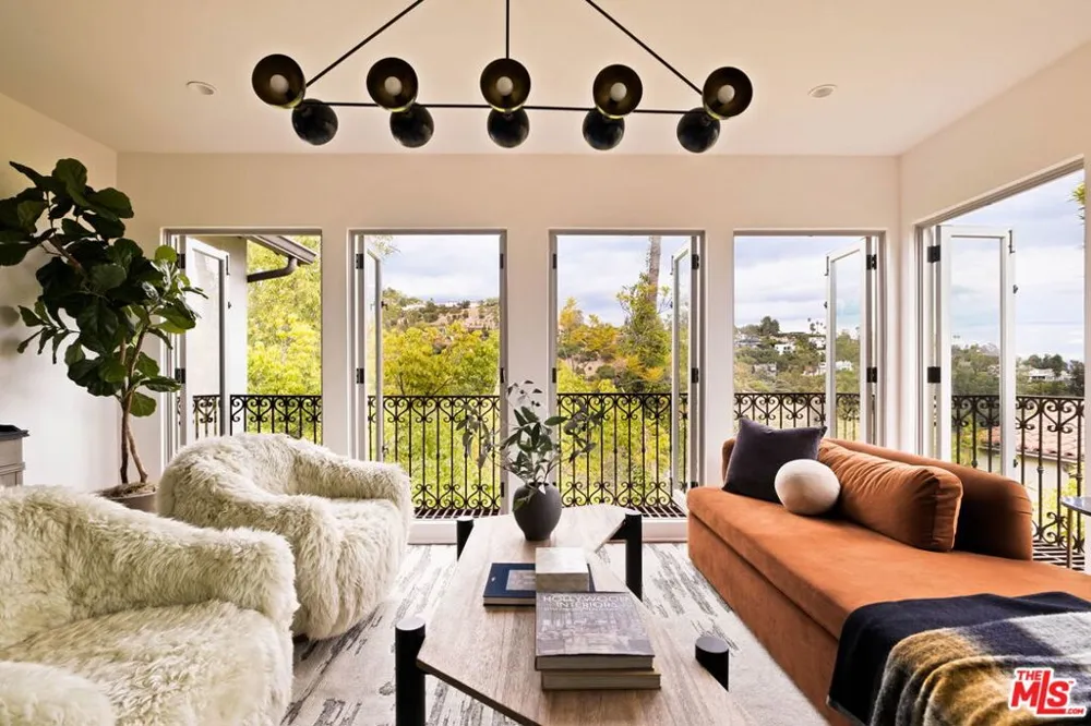 2356 Hollyridge Drive Los Angeles, CA 90068