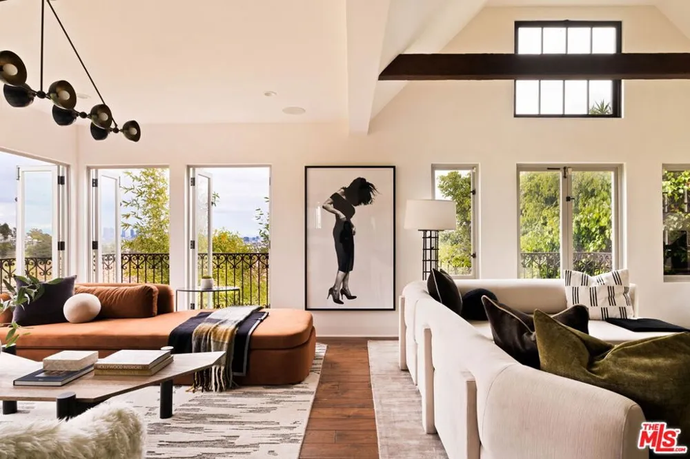 2356 Hollyridge Drive Los Angeles, CA 90068
