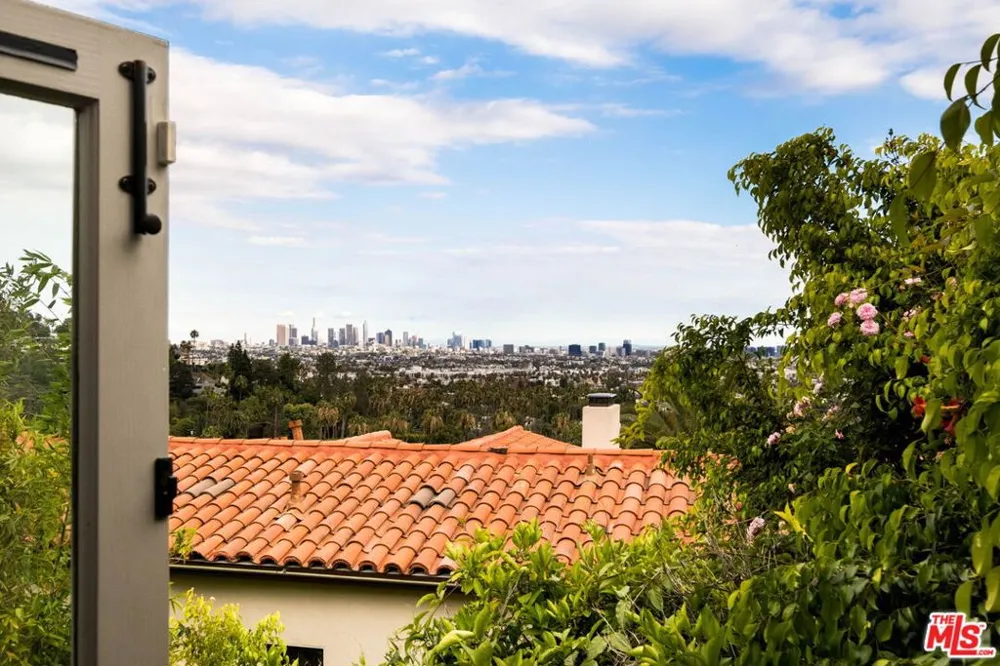 2356 Hollyridge Drive Los Angeles, CA 90068