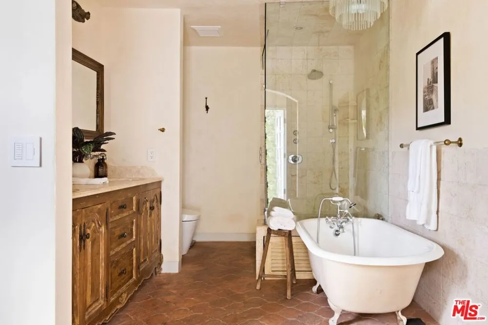 2356 Hollyridge Drive Los Angeles, CA 90068