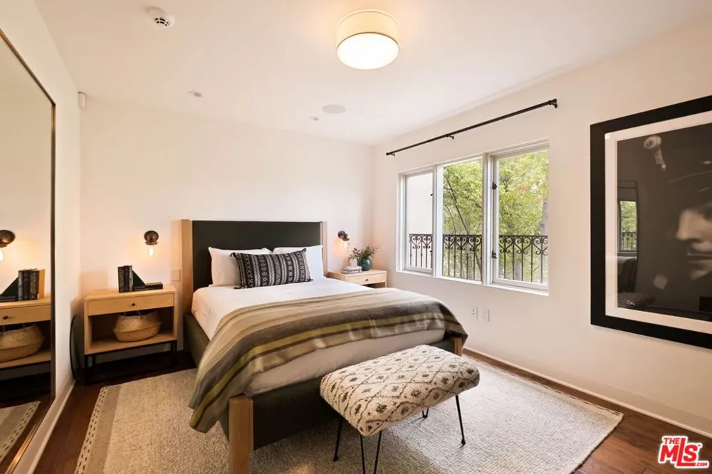 2356 Hollyridge Drive Los Angeles, CA 90068
