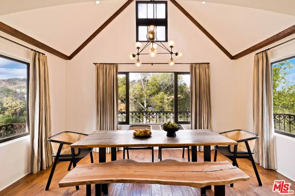 2356 Hollyridge Drive Los Angeles, CA 90068