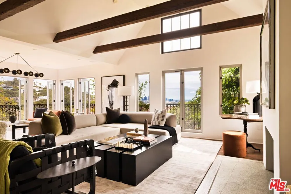 2356 Hollyridge Drive Los Angeles, CA 90068