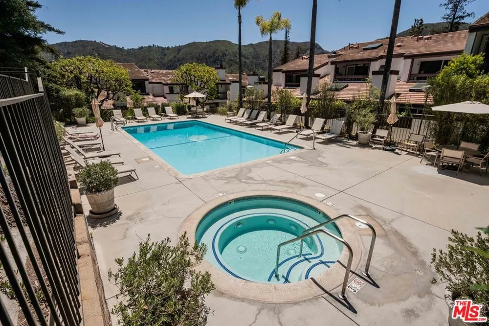 17241 Palisades Circle Pacific Palisades, CA 90272