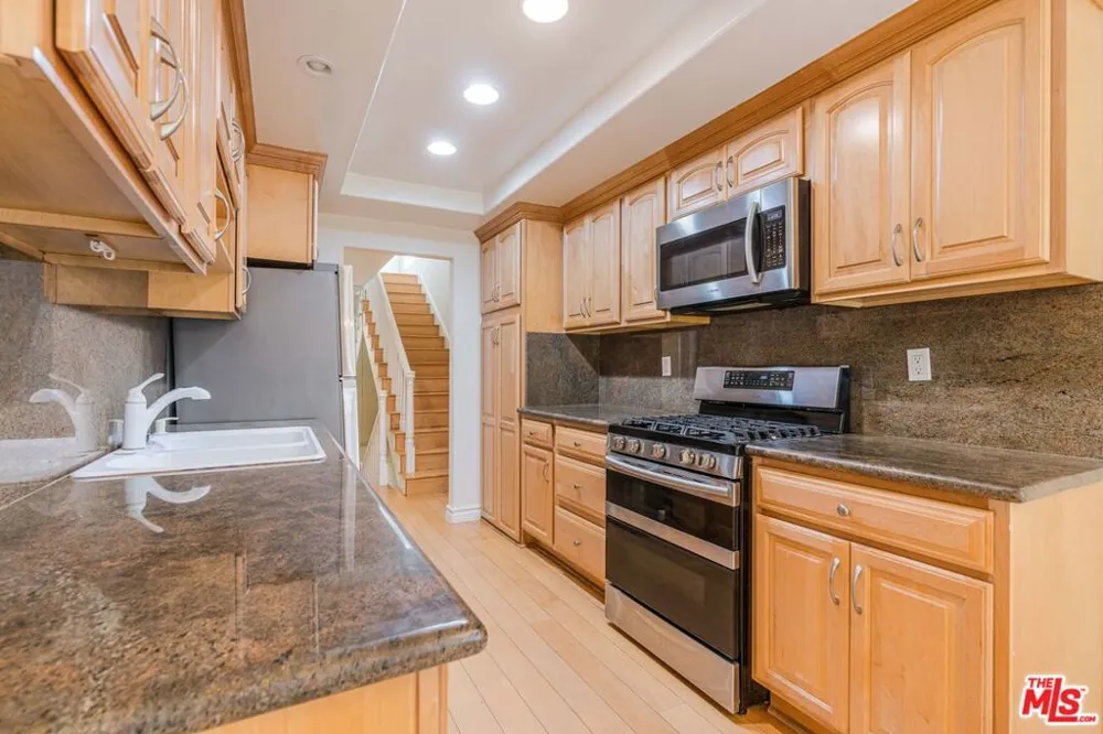 17241 Palisades Circle Pacific Palisades, CA 90272