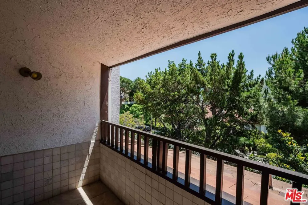 17241 Palisades Circle Pacific Palisades, CA 90272