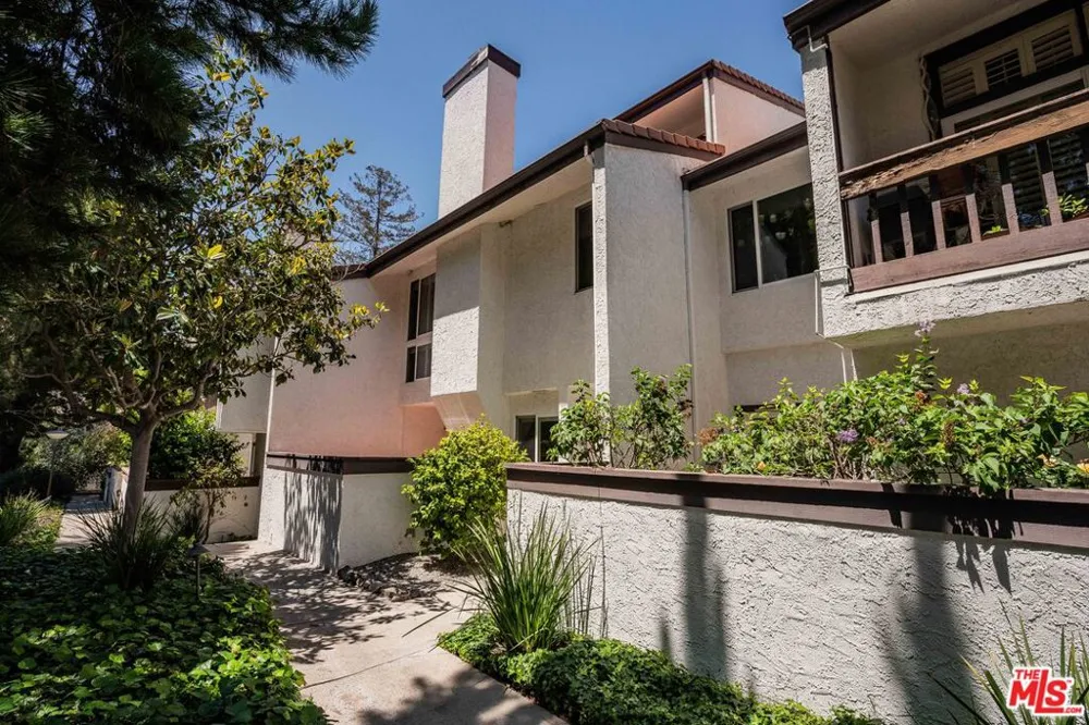 17241 Palisades Circle Pacific Palisades, CA 90272