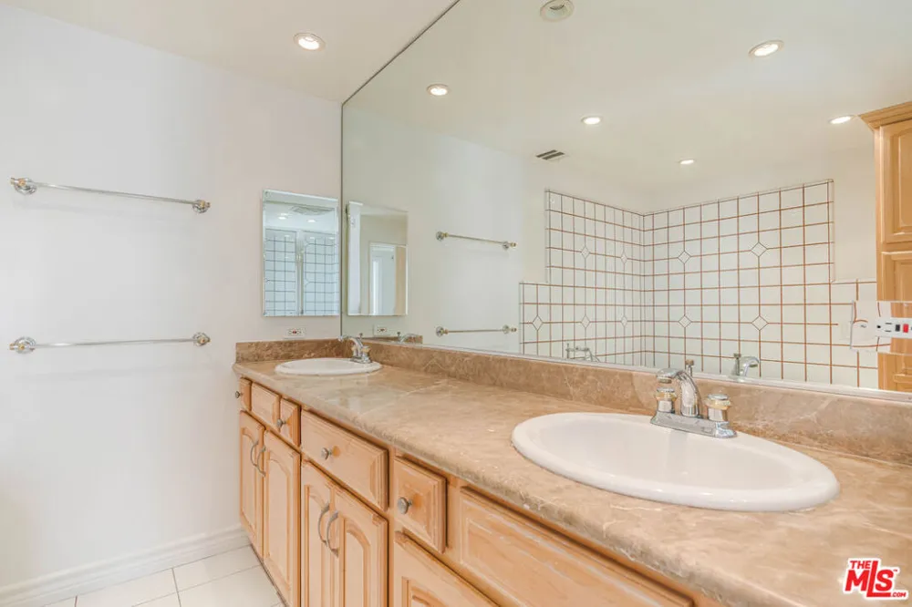 17241 Palisades Circle Pacific Palisades, CA 90272