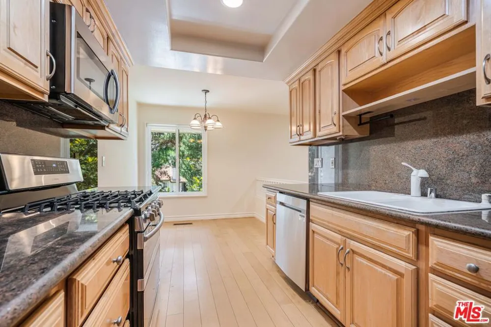 17241 Palisades Circle Pacific Palisades, CA 90272
