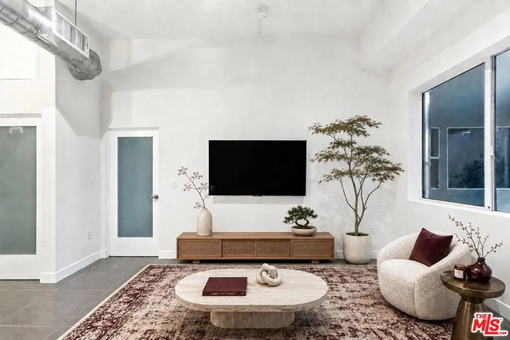 939 S Broadway #308 Los Angeles, CA 90015
