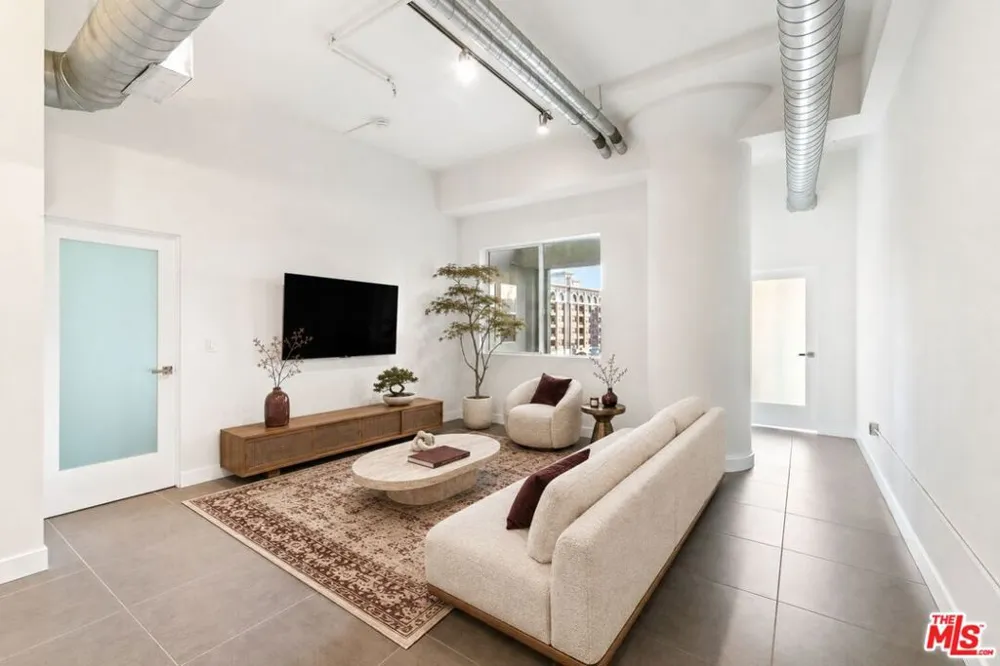939 S Broadway #308 Los Angeles, CA 90015