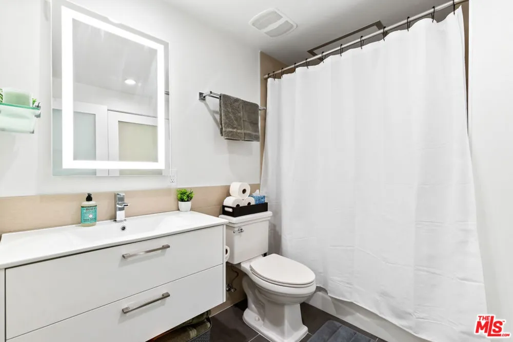 939 S Broadway #308 Los Angeles, CA 90015