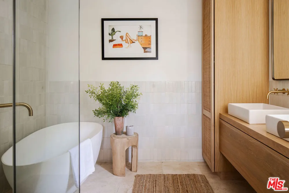 2518 Canyon Drive Los Angeles, CA 90068