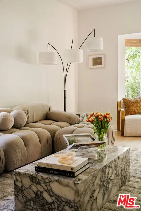 2518 Canyon Drive Los Angeles, CA 90068
