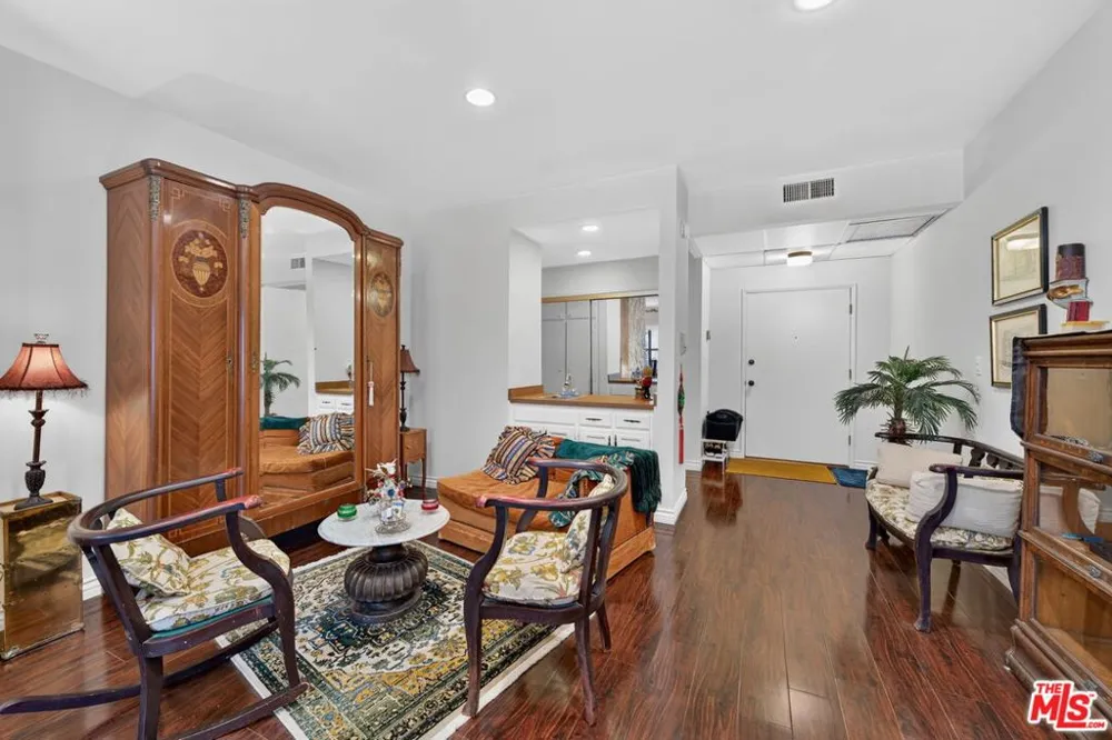 1944 Glendon Avenue #110 Los Angeles, CA 90025