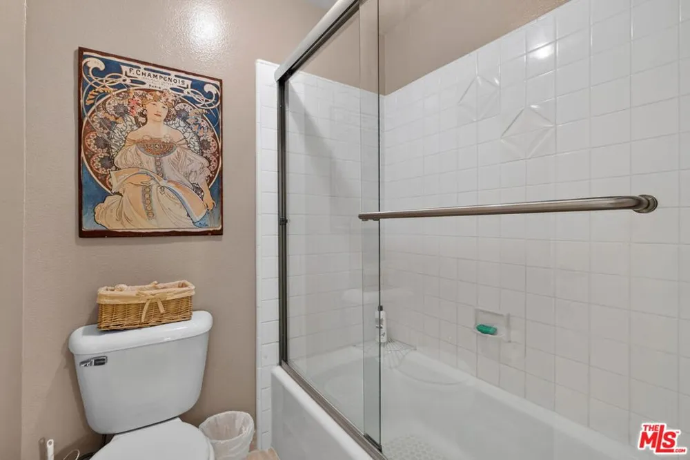 1944 Glendon Avenue #110 Los Angeles, CA 90025