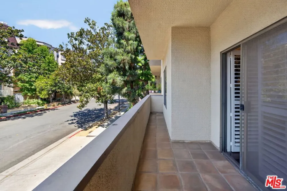 1944 Glendon Avenue #110 Los Angeles, CA 90025