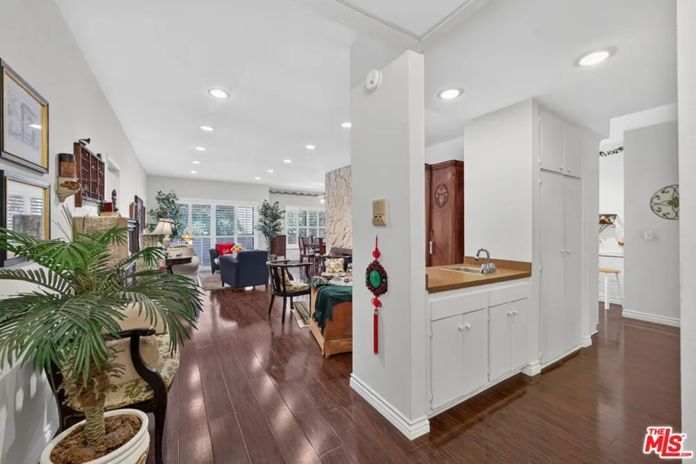 1944 Glendon Avenue #110 Los Angeles, CA 90025