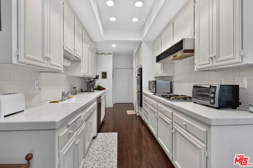 1944 Glendon Avenue #110 Los Angeles, CA 90025