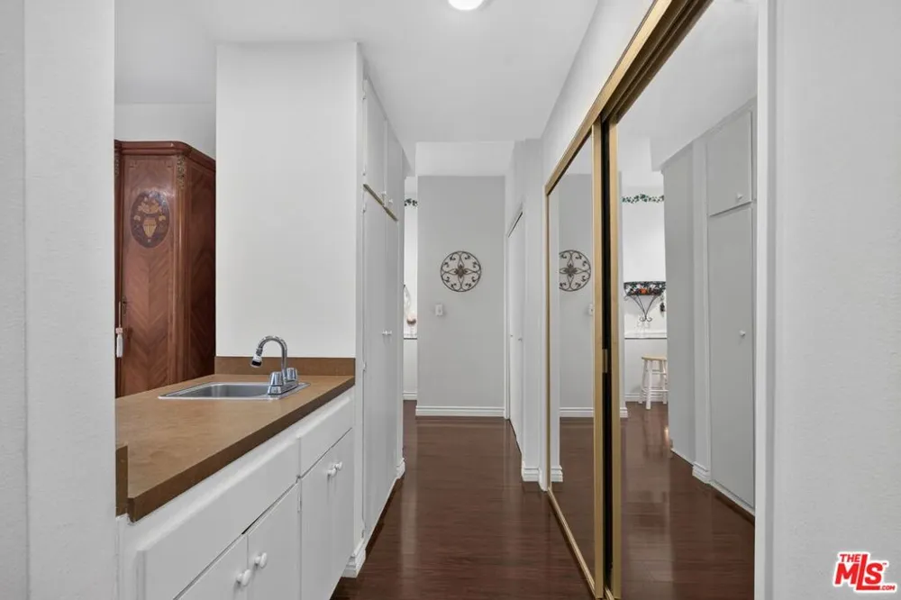 1944 Glendon Avenue #110 Los Angeles, CA 90025