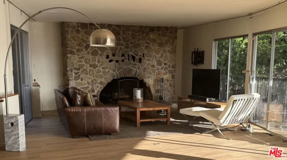 25202 Piuma Road Calabasas, CA 91302