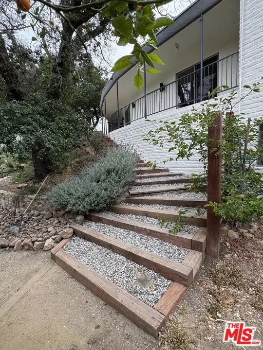 25202 Piuma Road Calabasas, CA 91302