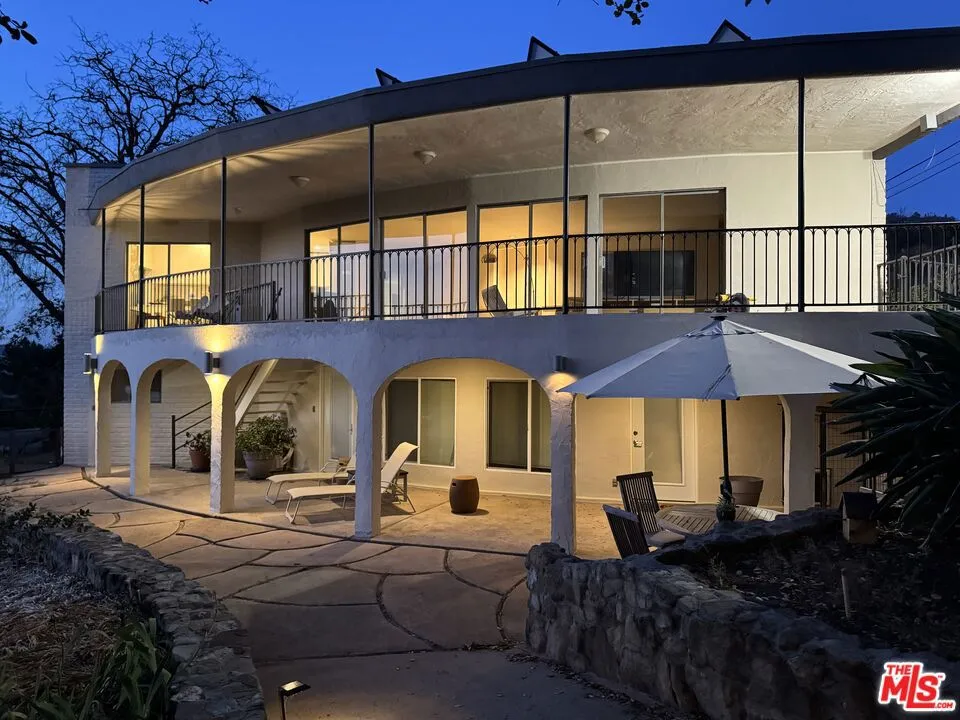 25202 Piuma Road Calabasas, CA 91302