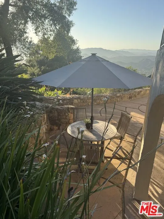 25202 Piuma Road Calabasas, CA 91302
