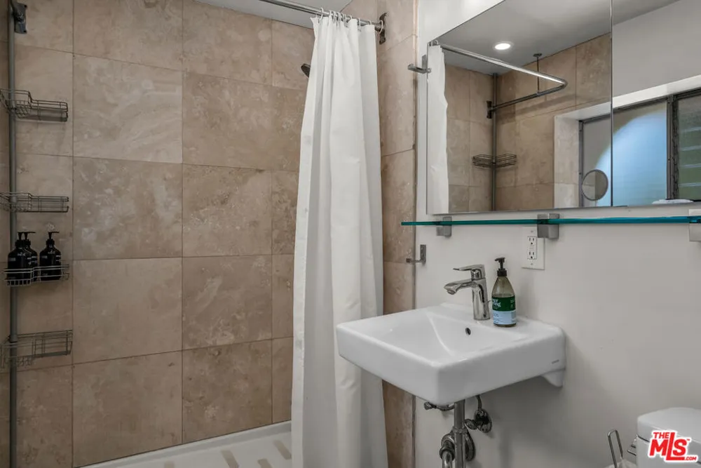 25202 Piuma Road Calabasas, CA 91302