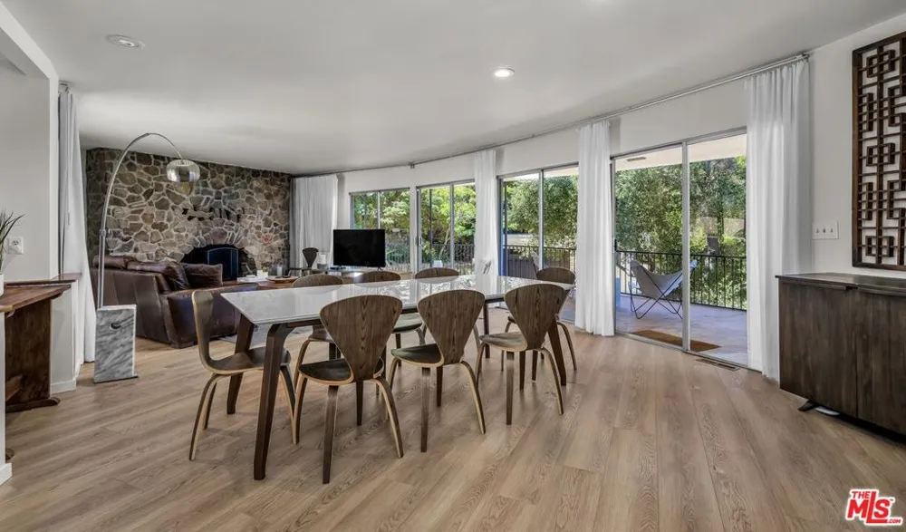 25202 Piuma Road Calabasas, CA 91302