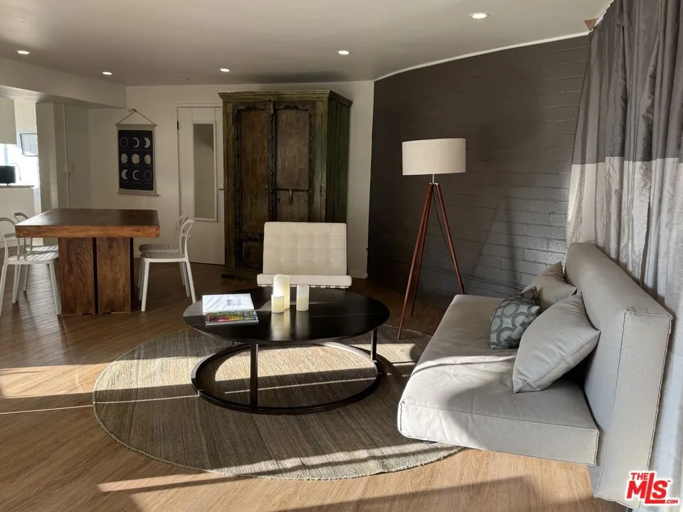 25202 Piuma Road Calabasas, CA 91302