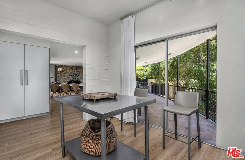 25202 Piuma Road Calabasas, CA 91302