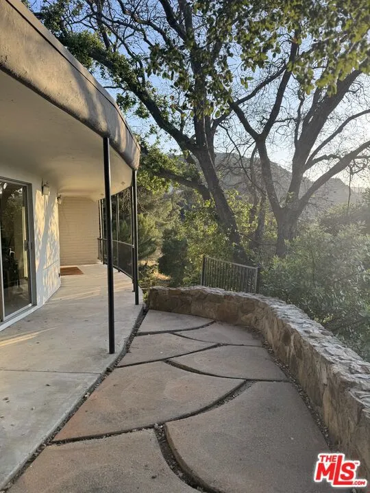 25202 Piuma Road Calabasas, CA 91302